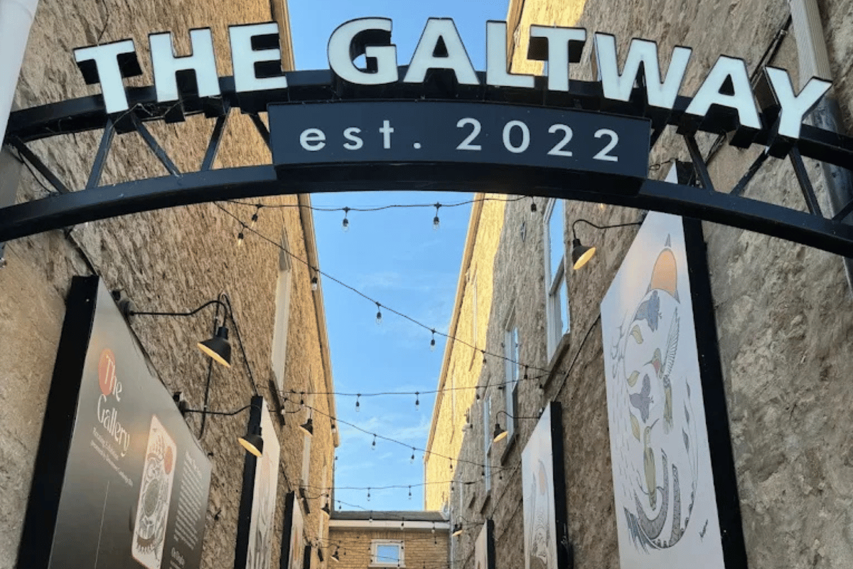 Landmarks and Features to Explore